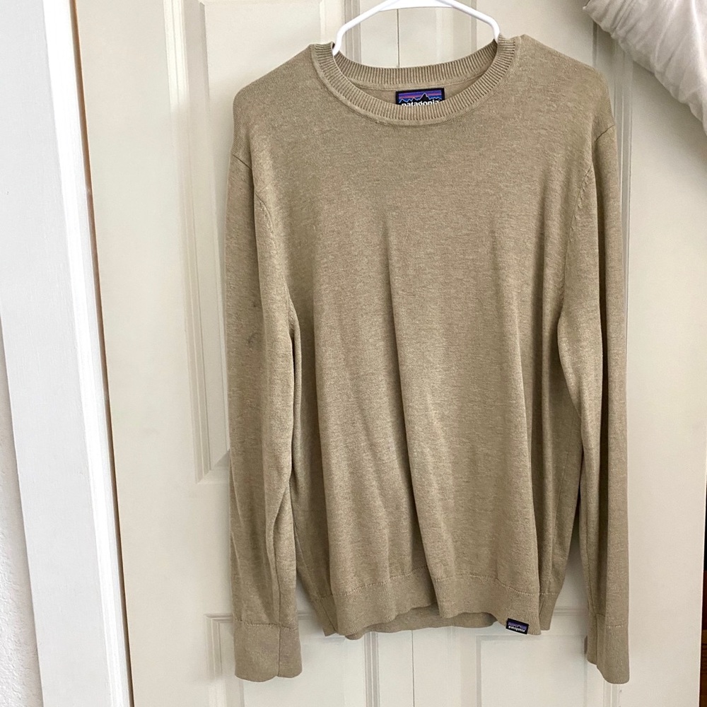 Men’s Patagonia tan sweater